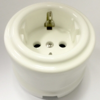 Нажмите для увеличения Розетка з/к, керамическая Bironi B1-101-01, белая