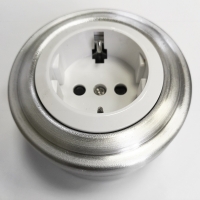 Нажмите для увеличения Розетка с з.к., металл, Белая/Серебро