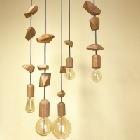 Светильник потолочный  Паук  деревянный на 5 ламп, деревянный патрон, деревянные  камушки  12 шт